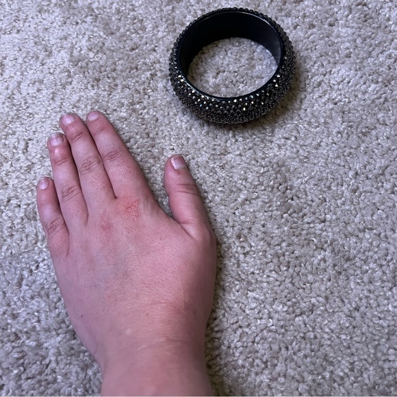 Pretty Rhinestone Chunky Bracelet - Picture 2 of 4